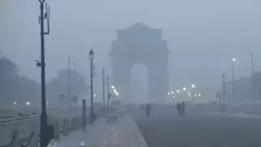 Delhi wakes up to dense fog, chill; temperatures dips to 7°C
